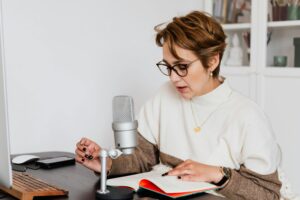 Voice and visual search strategies for coaching businesses